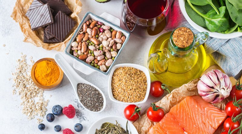 Alimentos recomendados para el colesterol alto: avena, legumbres, palta, aceite de oliva, frutos secos y pescado