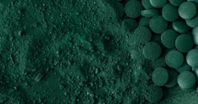 Tabletas y polvo de espirulina, suplemento nutricional de alga verde