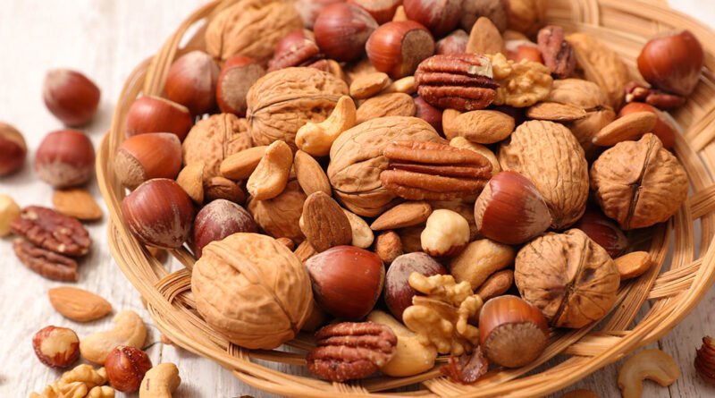 Frutos secos surtidos: nueces, almendras, pecanas y castañas de cajú