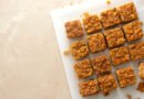 Galletas y bocaditos de avena con frutos secos, snack saludable sin azúcar