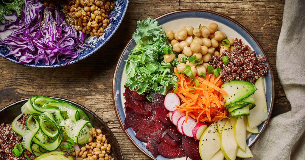 Bowls de desayuno saludable con frutas y cereales