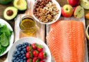 Alimentos buenos para el corazón: salmón, palta, nueces, frutos rojos y espinaca