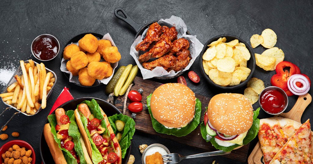 Comida basura: hamburguesas, papas fritas y frituras