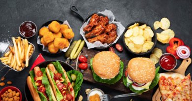 Comida basura: hamburguesas, papas fritas y frituras